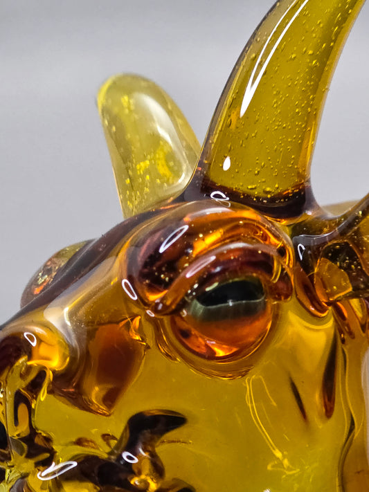Robertson Glass Rig. Yellow honey Goat glass rig on a white background