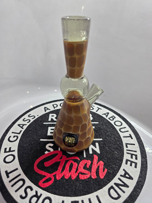 Robertson Glass Rig with a giraffe pattern design 