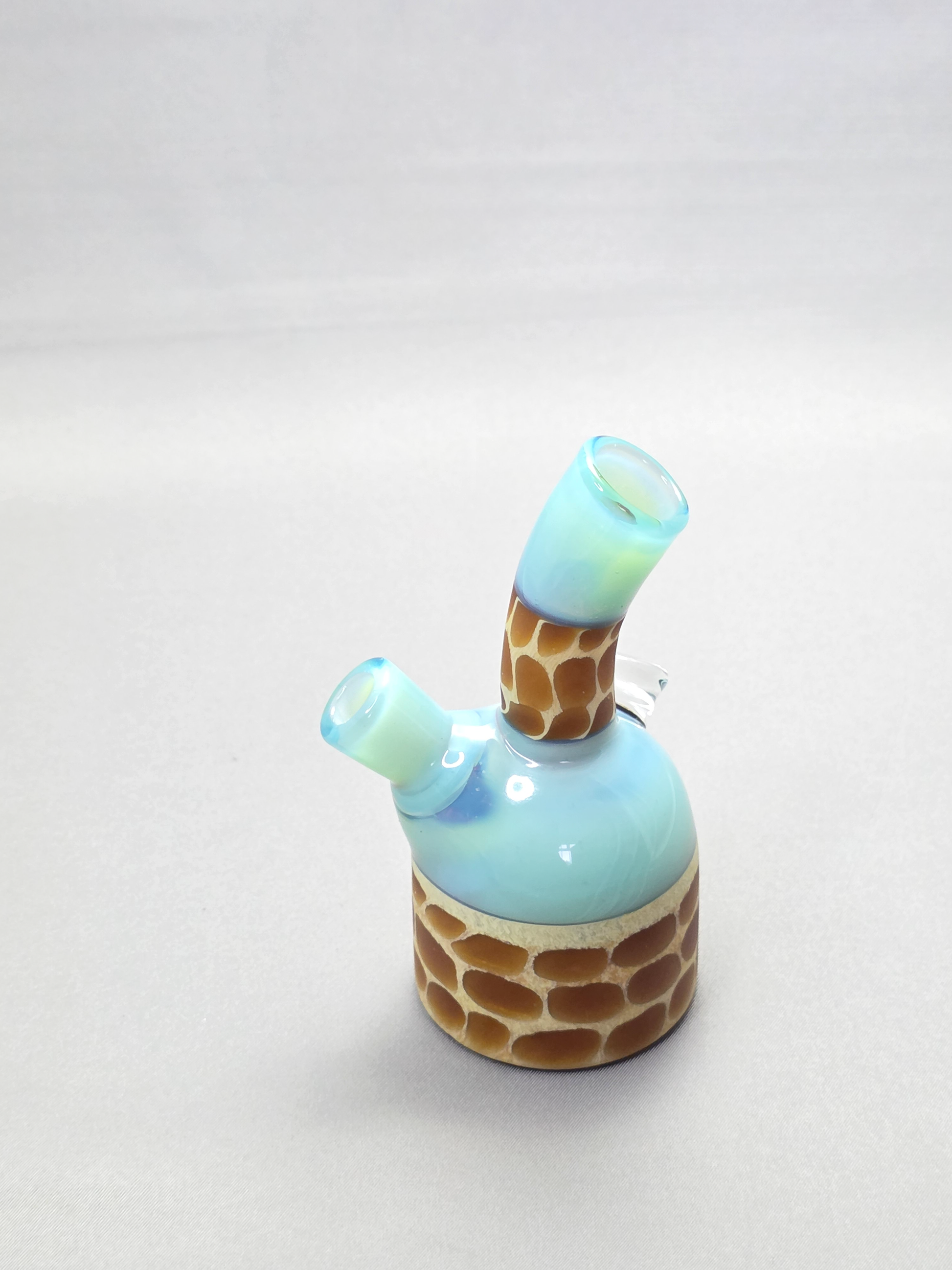 Robertson Glass blue giraffe pattern glass rig on a light grey background